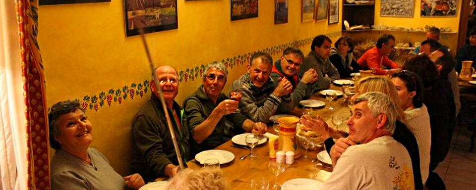Marcel Scipion attablé en famille